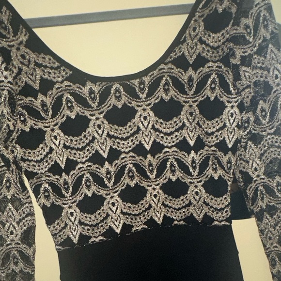 Dress with gold lace - Picture 5 of 6